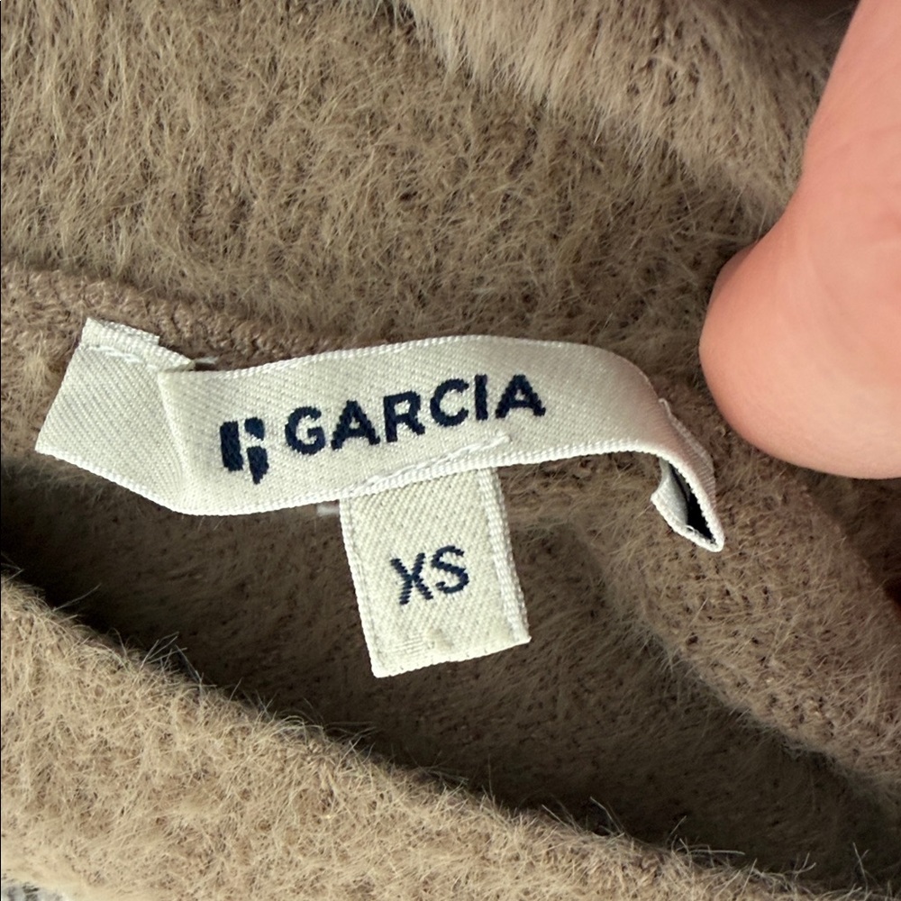 Garcia XS Beige Fuzzy Sweater